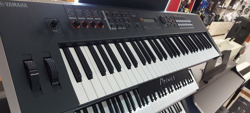 Yamaha MX61 – fotó