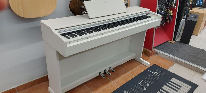 Yamaha ARIUS YDP-143 – fotó