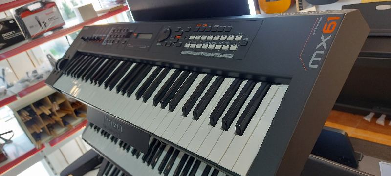 Yamaha MX61 – fotó