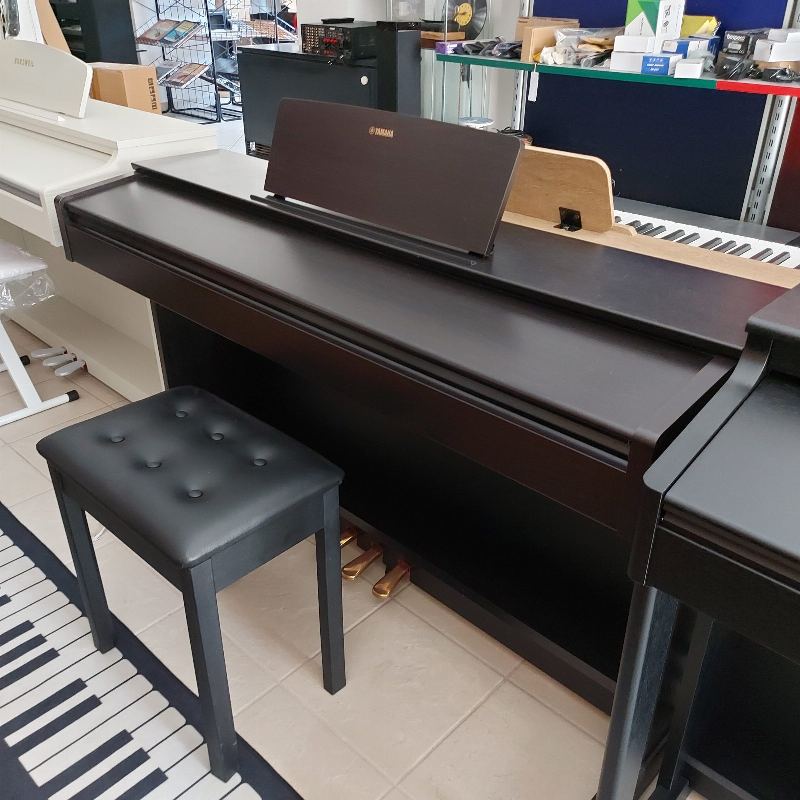 Yamaha ARIUS YDP-143 – fotó