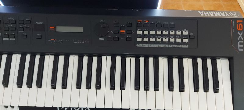 Yamaha MX61 – fotó