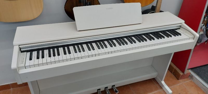 Yamaha ARIUS YDP-143 – fotó